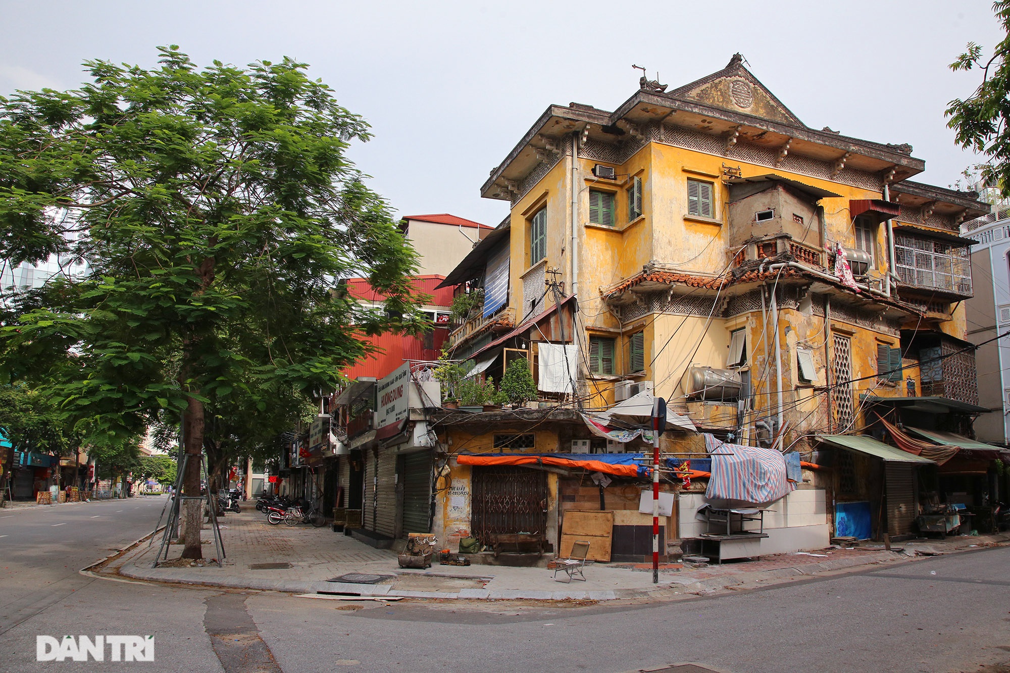 Căn biệt thự bề thế tọa lạc trên 2 mặt phố Nguyễn Thái Học và ngõ Yên Thế