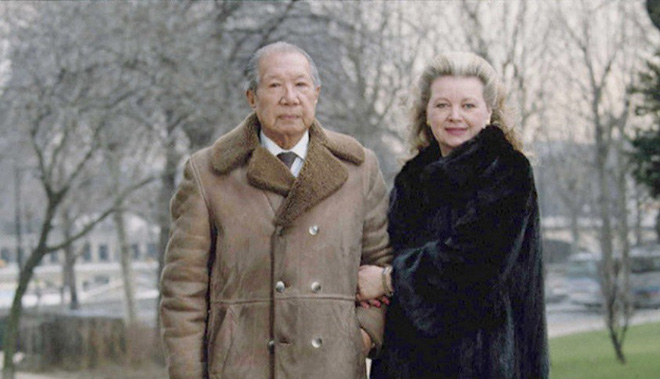 Bà Monique Baudot cùng vua Bảo Đại năm 1992, 5 năm trước khi ông qu.a đ.ời vào năm 1997 (Ảnh: Raymond Reuter).