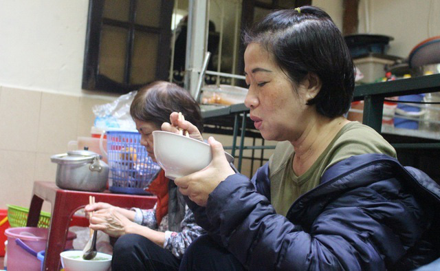 "Phở bưng" Hàng Trống trở thành nét ẩm thực của Hà Nội từ nhiều năm nay.