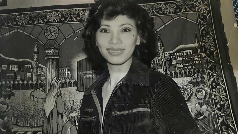 Dạ Hương là học trò của nhạc sĩ Lê Văn Thiện, cô được đông đảo khán giả yêu mến những năm trước 1975.