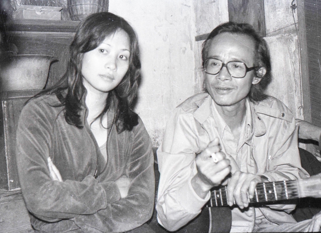 Diễn viên điện ảnh Phương Thanh và nhạc sĩ Trịnh Công Sơn năm 1983. Ảnh: Hà Tường.