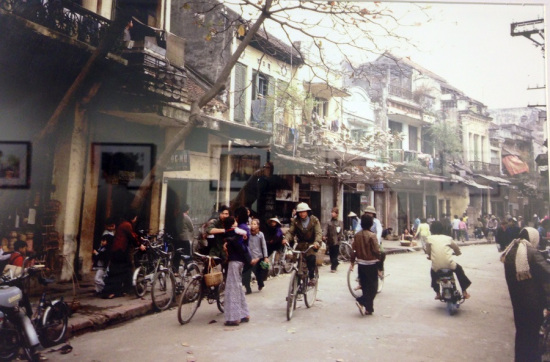  bức tranh toàn diện về tất cả mọi mặt của Việt Nam những năm 80 