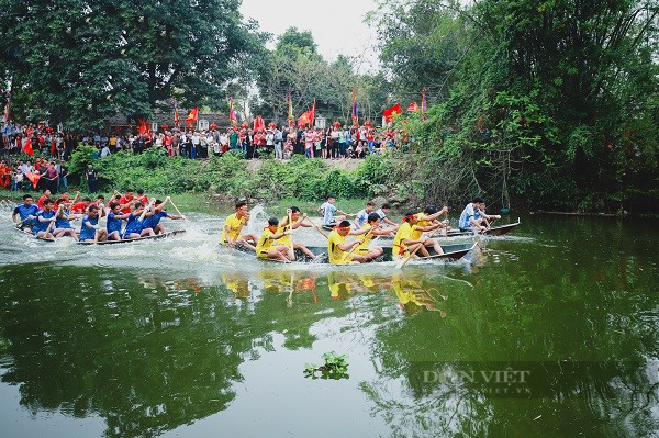 Hội đua thuyền ở làng Siêu Quần 