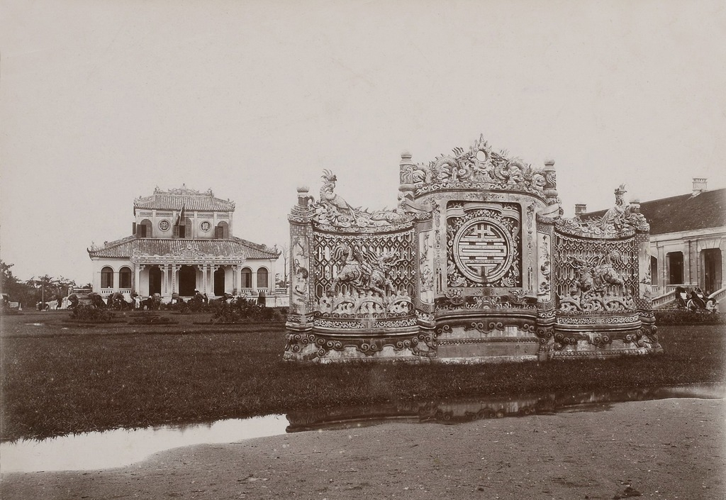 Những hình ảnh để đời về Cố đô Huế năm 1896 – 1900: Bất ngờ với ngai vàng của vua, voi chiến trong Hoàng thành